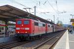   In Doppeltraktion fahren die 151 165-8 und ein weitere 151er der DB Schenker Rail Deutschland AG am 12.04.2014 mit einem Kohlezug (Ganzzug mit Wagen der Gattung Falns) durch den Bahnhof Neuwied in