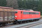 151 169-0 DBSR schiebt einen Güterzug über die Frankenwaldrampe bei Steinbach am 03.12.2015.
