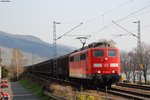 151 126 mit Ganzzug aus Wagen der Gattung Hbbins bei Lorchhausen/Rheingau - 24.03.2012