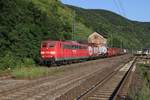151 037-9 mit gemischtem Güterzug in Fahrtrichtung Koblenz. Aufgenommen in Kaub am Rhein am 16.07.2015.