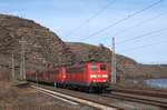 Railpool 151 166 und 151 148 (ex DB), vermietet an DB Cargo, mit Kohlezug in Richtung Trier (Winningen/Mosel, 11.03.17).
