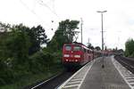 # Roisdorf 50  Die 151 130-2 mit Schwesterlok, beide von Railpool mit einem Güterzug aus Köln kommend durch Roisdorf bei Bornheim in Richtung Bonn/koblenz.