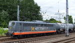 Hectotrail 162.001  Mabuse  (91 80 6151 013-0 D-HCTOR) mit Kesselwagenzug am 10.07.18 Berlin-Springpfuhl. 