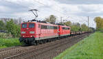 Lokomotive 151 049 und Schwesterlok am 26.04.2023 mit dem Andernacher in Kaarst.