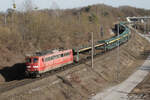 BayernBahn 151 073 mit leeren Autotransportwagen auf der nördl. Umgehung des Rangierbahnhofs München Nord, 05.02.2024