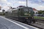 151 124-5 der Scherer Rail Invest (SRI) rangiert am Abend des 18.08.2014 im Bahnhof Vilshofen a.d.