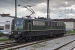 151 124-5 der Scherer Rail Invest (SRI) rangiert am Abend des 18.08.2014 im Bahnhof Vilshofen a.d.