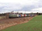 151 124 (SRI) zu sehen mit dem Containerzug von Glauchau/Sachs. nach Hof/Saale am 03.02.16 an der Schöpsdrehe bei Plauen/V. Gruß an den Tf zurück ;)