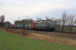 151 124 (SRI) zu sehen mit dem Containerzug am 13.02.16 an der Schöpsdrehe bei Plauen/V.