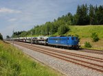 Die 151 118 mit einem Autozug am 10.06.2016 unterwegs bei Unterweilbach.