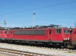 Am 6.05.07 steht 155 211-6 zwischen 152 003 und 140 621 im Bahnhof von Wismar.