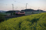 Nach Sonnenuntergang befindet sich 155 128 auf der Rückfahrt von Hof nach Zwickau.