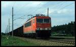 155142-3 der DB ist hier auf der KBS 202 am 13.6.2001 um 17.00 Uhr bei Lübben mit einem Leerzug in Richtung Guben unterwegs.