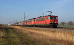 Neben ihrer Schwesterlok 155 171 schleppte 155 243 am 23.03.19 einen gemischten Güterzug durch Braschwitz Richtung Magdeburg.