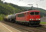 20. Mai 2010, In Förtschendorf fährt dieser Güterzug wegen Bauarbeiten auf dem  falschen Gleis  in Richtung Saalfeld. 155 031 bewältigt ihre Last ohne Schiebehilfe