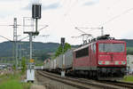 08. Mai 2014, Lok 152 111 ist mit einem mit Sattelaufliegern beladenen Güterzug in den Bahnhof Pressig-Rothenkirchen eingefahren. Für die Weiterfahrt über die Frankenwaldrampe in Richtung Probstzella hat sich 155 211 hinter den Zug gesetzt.