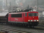 19. Dezember 2008, Bahnhof Kronach, ein Güterzug mit Lok 155 163 fährt in Richtung Saalfeld