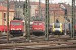 155 184, 140 018 und ES 64 U2-067 stehen in Wrzburg zwischen den Fahrleitungsmasten. 02.04.2008