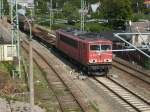 155 089 am 14.August 2009 mit einem Gterzug von Mukran im Einfahrbereich von Bergen/Rgen.