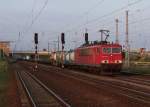 155 016-9 mit einem gemischten Gterzug auf dem Gegengleis hier in Schnefeld.