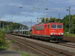 Nachdem es fast den ganzen Nachmittag geregnet hatte, prsentierte sich 155 149-8 mit einem leeren Autozug wieder unter Sonnenstrahlen. Aufgenommen am 05/09/2009 in Kln-West.