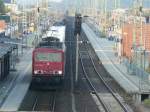 Der erste Gterzug nach Mukran im Hellen durchfuhr am Morgen vom 27.September 2009 mit der 155 135 den Bahnhof Bergen/Rgen.
