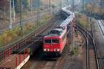 155 206 schlngelt sich am 29.10.09 mit ihrem Gterzug in den Rbf Engelsdorf.