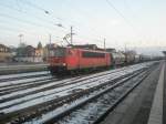 Hier 155 106-2 mit einem Kesselwagenzug nach Stendel, bei der Durchfahrt am 23.12.2009 durch Angermnde.