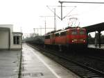 140 678-4 und 155 235-2 mit eine Gterzug auf Bahnhof Soest am 14-7-2001.