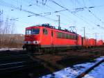 Vorbeifahrt von 155 241 mir einem gemischten Gterzug am 20.02.2010 in Magdeburg - Sudenburg hhe altes Stellwerk..