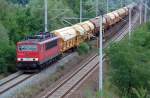 155 004 zieht am 08.08.10 den Piesteritzer Harnstoffzug durch Holzweissig Richtung Halle(S).