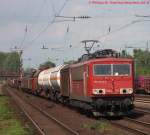 Am 19.5 ist 155 043-3 mit einem Gterzug in Dsseldorf Rath unterwegs.