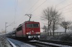 155 205-2 unterwegs mit einem Autozug im ersten Schnee am 26.11.10 in Richtung Aachen, bei bach - Palenberg Rimburg.
