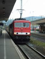 Die Gterzug-Durchfahrt einer BR 155 sorgte am Koblenzer Bahnhof auf Gleis 3 fr ordentlich Fahrtwind.