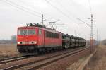 155 039 mit einigen Panzern unterwegs am 10.02.2011 bei Angermnde