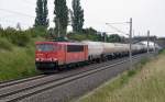 155 028 zog am 01.09.11 einen Kesselwagenzug durch Arensdorf Richtung Kthen.