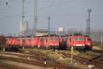 155 235-5 und 155 018-5 warten am 11.11.2011 in Hhe Haltepunkt Rostock-Toitenwinkel bestimmt nicht mehr auf eine bessere Zunkunft.