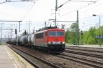 155 179-5 von MEG kommt durch Berlin-Flughafen-Schnefeld mit einem Kesselzug aus Richtung Potsdam und fhrt in Richtung Berlin-Zoo,Polen bei Sonne und Wolken am 18.5.2012.