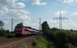 155 080-5 fuhr am 16.08.2012 mit einem Gterzug von Osnabrck nach Emden, hier kurz vor Leer.