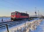 155 020-1 mit einem gemischten Gterzug gen Sden auf der Kbs 495 unterwegs am Samstag den 8.12.2012