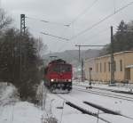 155 135-7 zieht am 11. Dezember 2012 einen gemischten Gterzug in den Bahnhof Kronach.