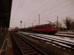 Am 29.03.2013 fuhr 155 048 durch Stendal mit einem Autozug aus Magdeburg.