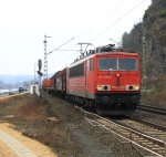 155 248-8 von Railion kommt aus Richtung Kln-Gremberg mit einem kurzen gemischten Gterzug aus Kln-Gremberg und fhrt in Richtung Koblenz.
Aufgenommen in Leubsdorf am Rhein bei Wolken am 3.4.2013.
