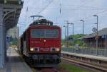 Nachdem die Eisenbahnbrcke in Anklam fertiggestellt wurde, fahren die Zge  durch den Bahnhof wieder ber die entsprechenden Gleise in Richtung Berlin (im Bild) und Stralsund.