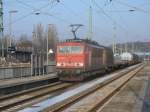Der einzige am Nachmittag fahrende Güterzug von Mukran ist der 45503 nach Seddin den am 05.Februar 2014 die 155 104 durch Bergen/Rügen zog.