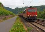   Die 155 112-6 der DB Schenker Rail Deutschland AG, ex 250 112-0, zieht am 20.06.2014 einen gemischten Güterzug bei Winningen (Mosel) in Richtung Trier.