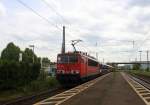 155 182-9 DB kommt durch Bad-Honnef am Rhein mit einem langen Audi-Autozug aus kommt Ingolstadt-Rbf nach Emden-Rbf  und fährt in Richtung Köln auf der rechten Rheinstrecke(KBS 465).