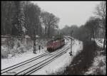 Ein kurzer Lokzug mit 185053 und 155092 war am 18.02.2016 um 9.32 Uhr bei Vehrte in Richtung Bremen unterwegs.