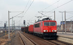 155 141 rollte am 28.02.16 mit einem kurzen Güterzug durch Bitterfeld Richtung Leipzig.