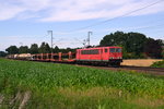 155138 komt met een korte gemengde goederentrein door te Salzbergen op 7 juli 2016.